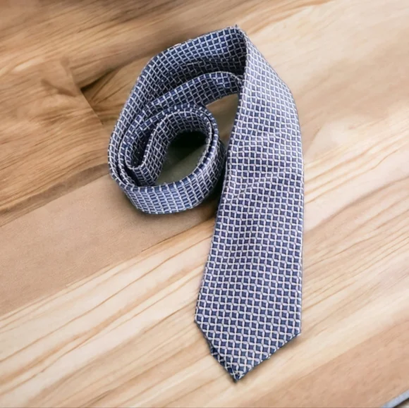 VINTAGE VALENTINO Silk Tie Chainlink Mens Suit Retro Abstract Luxury Collectible - Picture 8 of 16